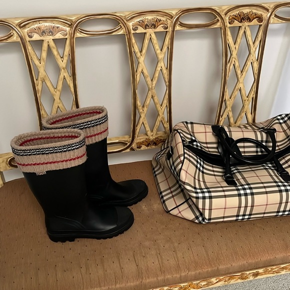 Burberry Knit Top Black and Cream Winter Rain Boots - Picture 3 of 9